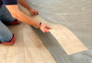 Как правильно делать розетки из пола при укладке кварцвиниловой плитки