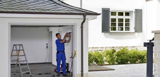 Ремонт секционных ворот: полное руководство от А до Я Ремонт секционных ворот: полное руководство от А до Я