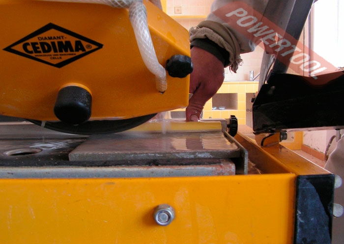 Некоторые критерии выбора плиткореза Некоторые критерии выбора плиткореза