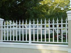 Забор из дерева – красивая защита вашего дома