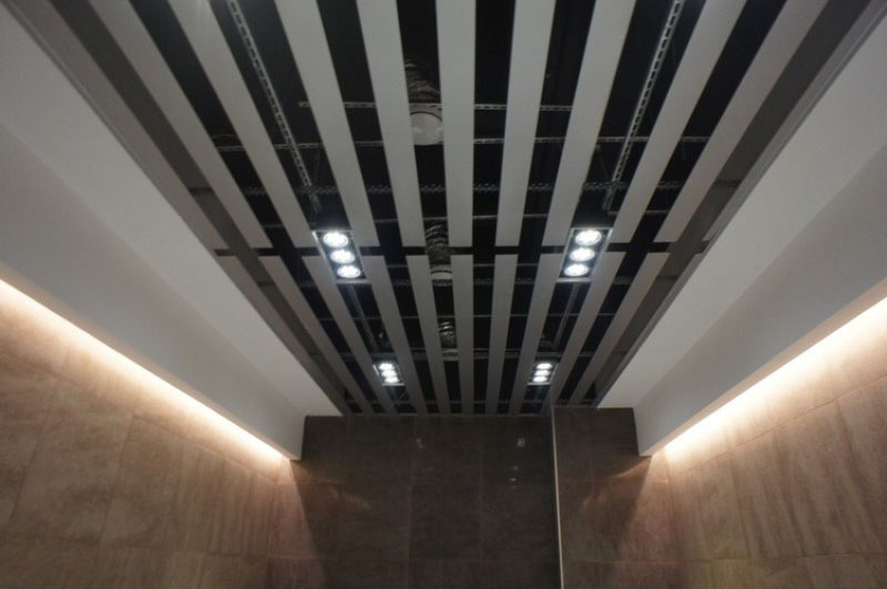 Типы и преимущества подвесных потолков Типы и преимущества подвесных потолков